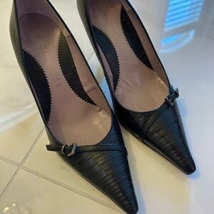Kenneth Cole vintage Pointed Toe Black Women's Pumps size 6 with Buckle Detail